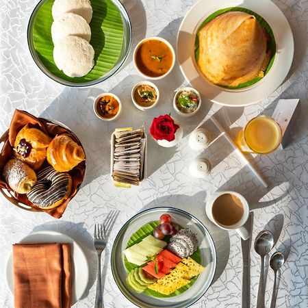 Hyatt Place Gurgaon Udyog Vihar Εξωτερικό φωτογραφία A typical vegetarian meal served on board