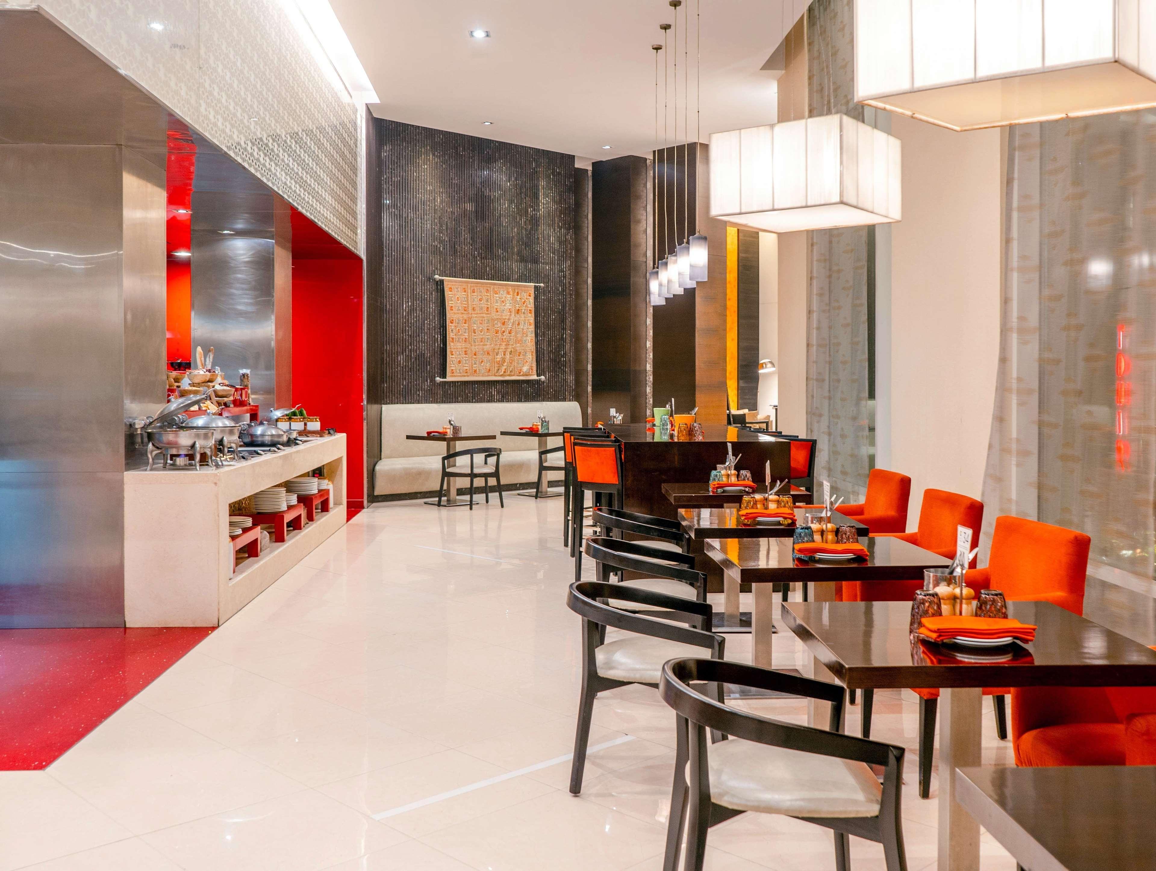 Hyatt Place Gurgaon Udyog Vihar Εξωτερικό φωτογραφία The restaurant at the hotel