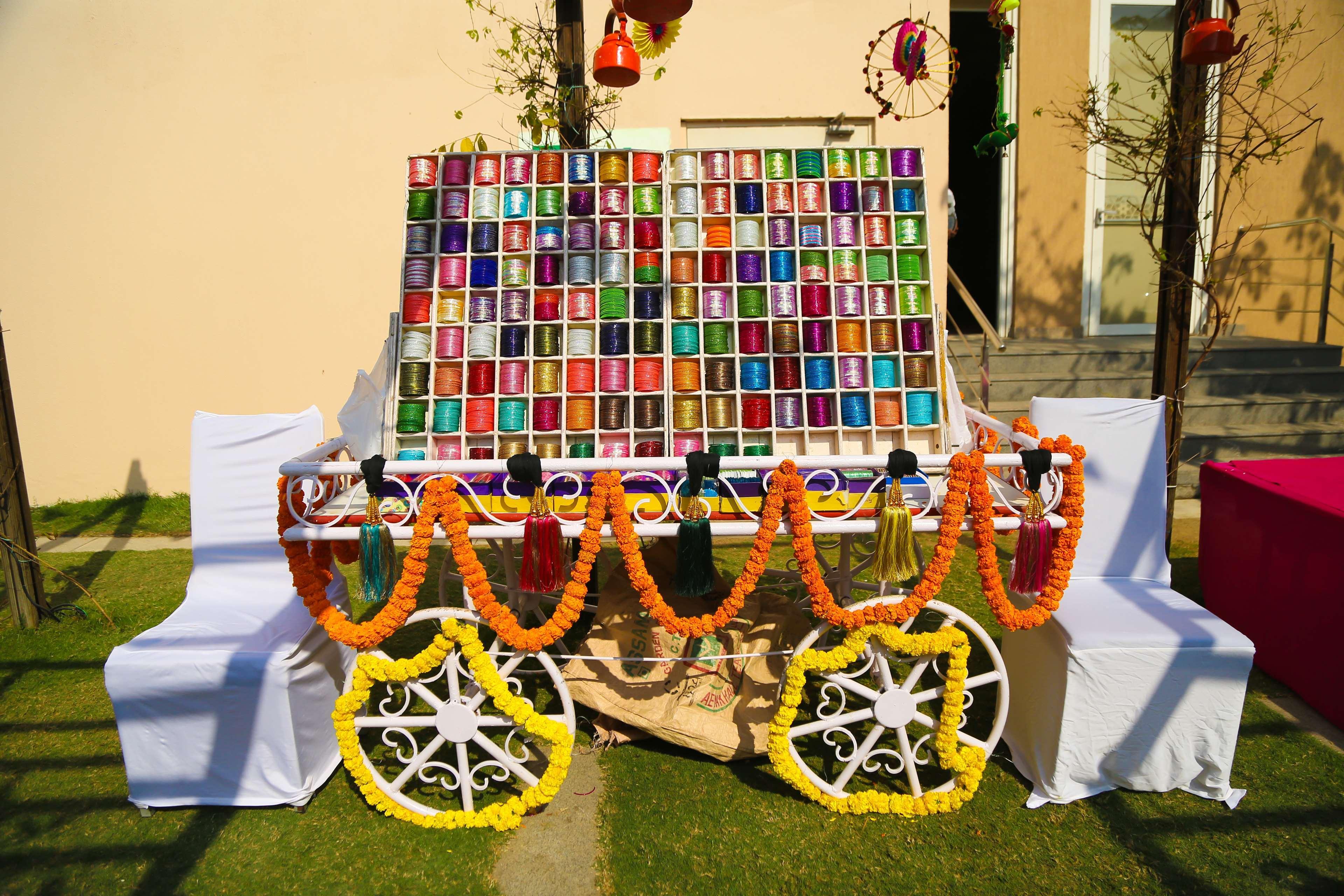 Hyatt Place Gurgaon Udyog Vihar Εξωτερικό φωτογραφία A traditional Indian wedding cart