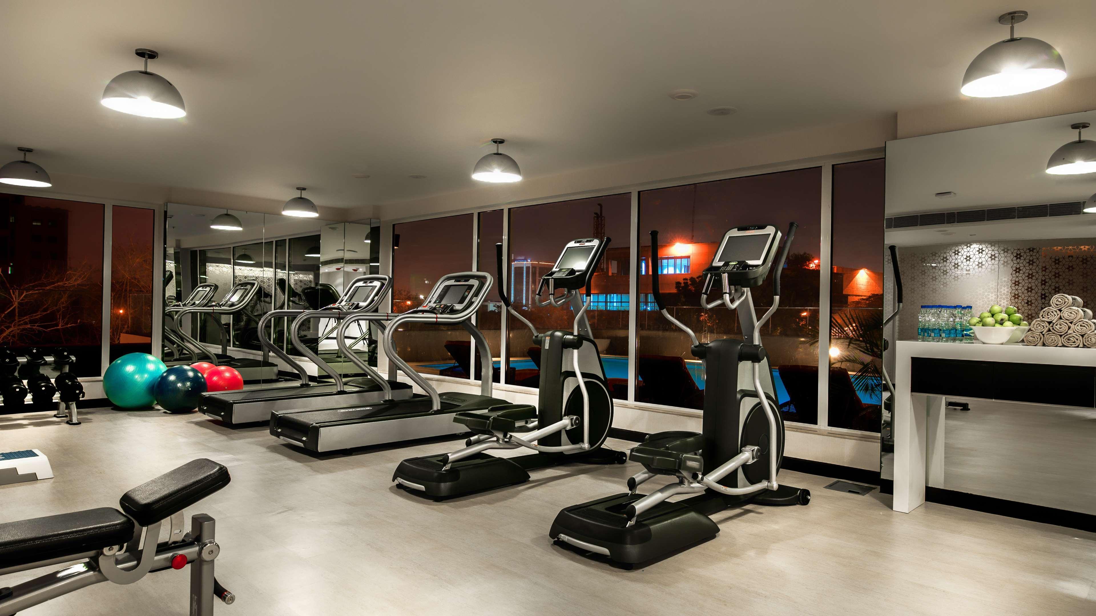 Hyatt Place Gurgaon Udyog Vihar Εξωτερικό φωτογραφία A gym in a hotel