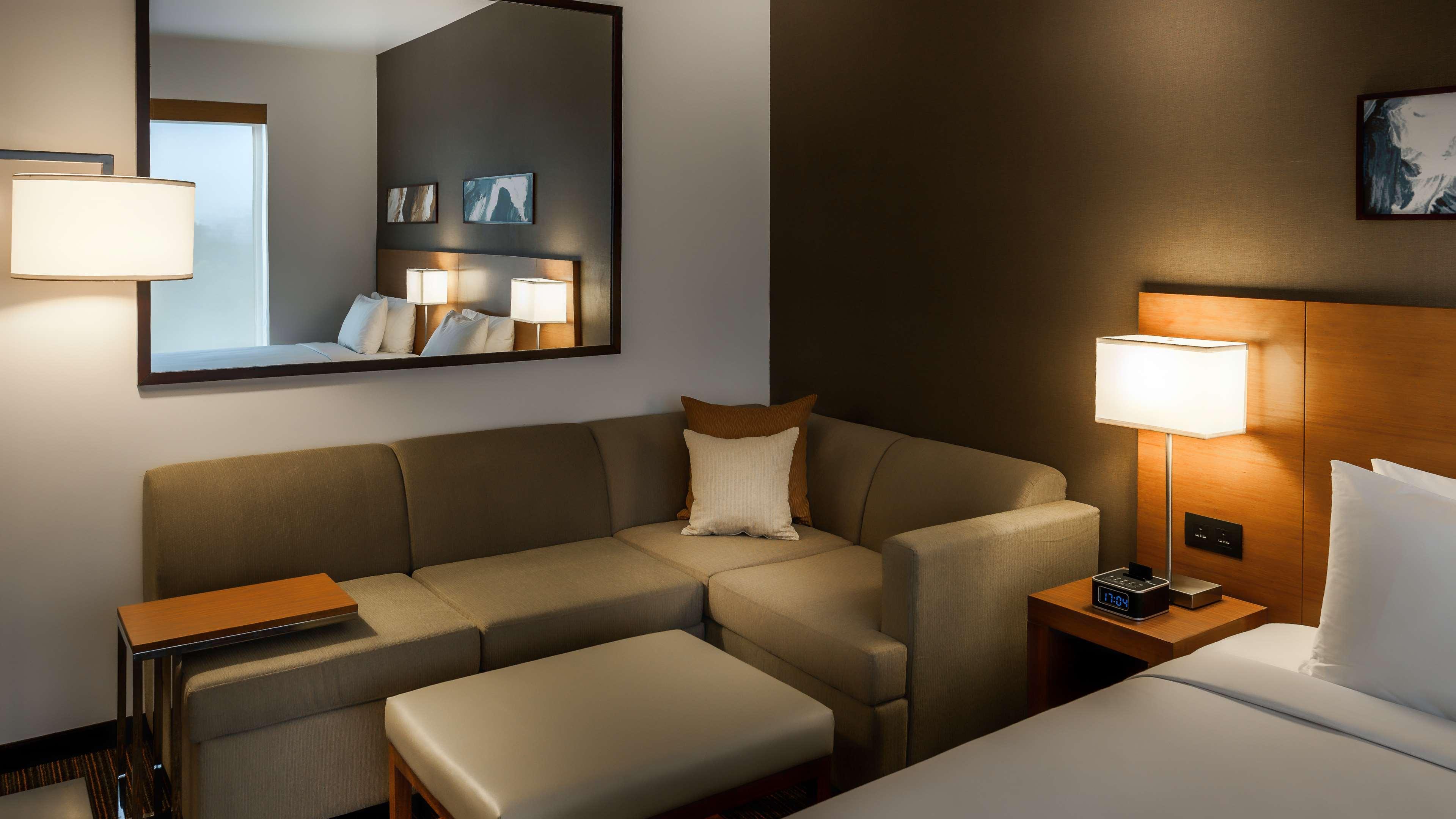 Hyatt Place Gurgaon Udyog Vihar Εξωτερικό φωτογραφία A typical room at the hotel