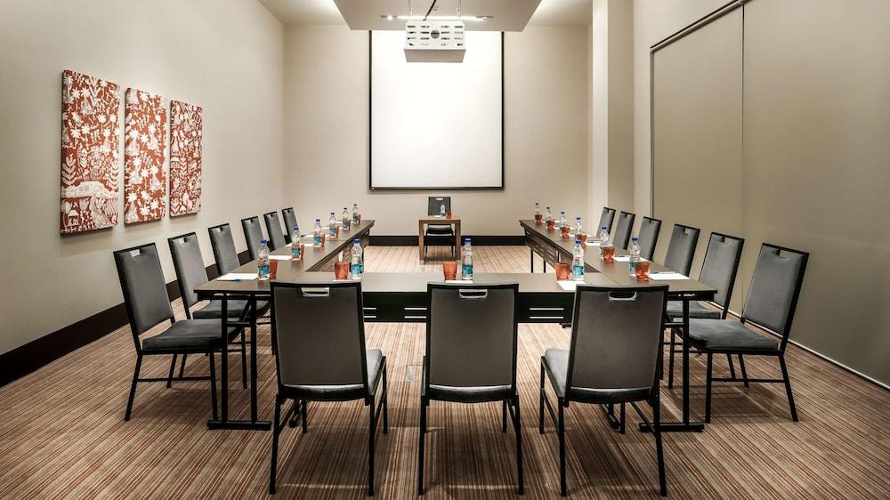 Hyatt Place Gurgaon Udyog Vihar Εξωτερικό φωτογραφία A meeting room at a hotel