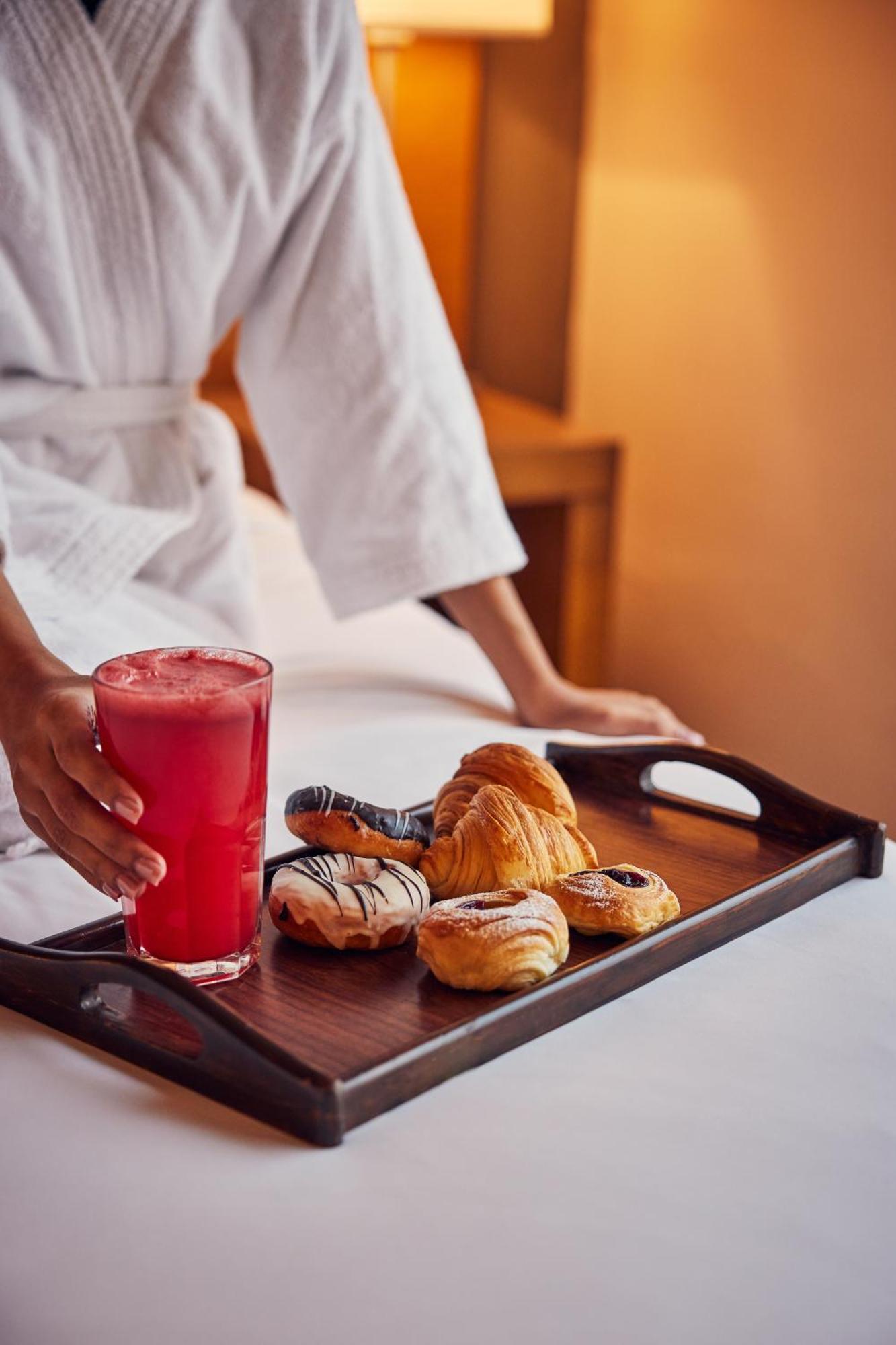 Hyatt Place Gurgaon Udyog Vihar Εξωτερικό φωτογραφία Room service